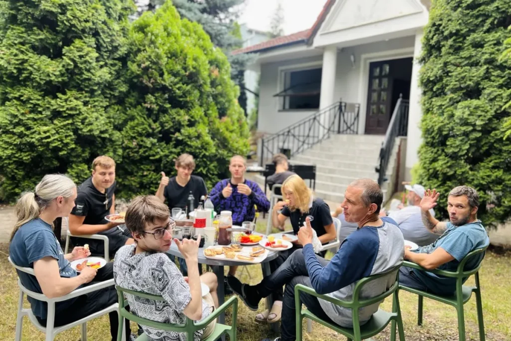 групповая жизнь и общение пациентов в центре Ренессанс